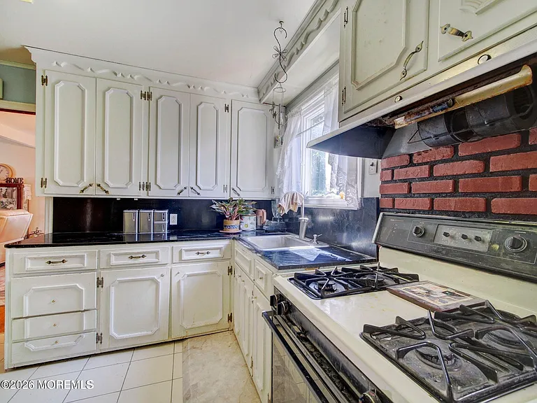224 Chatham Ave — Photo 15