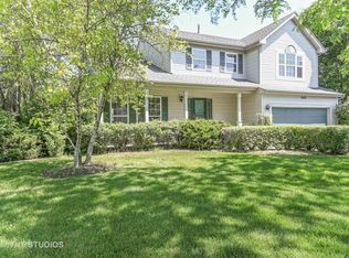 1007 Victoria Dr, Fox River Grove, IL 60021