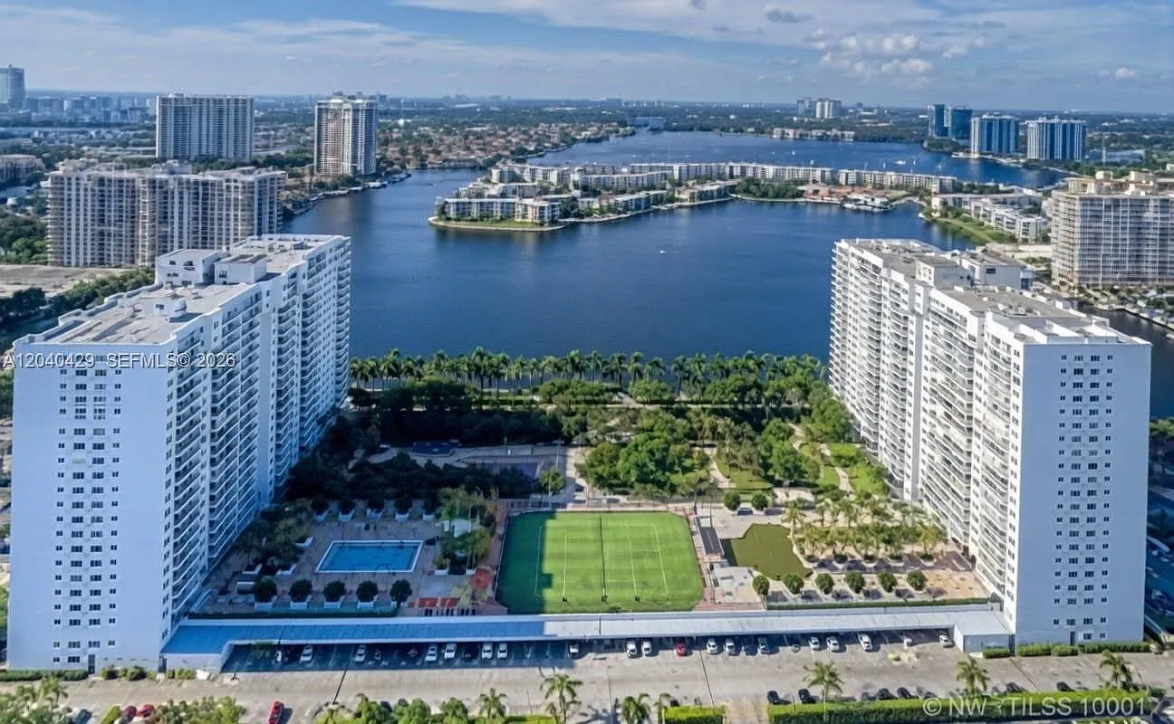 Admirals Port Condo West — Photo 3