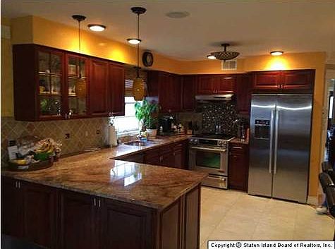 3rd image of 136 Woodvale Ave