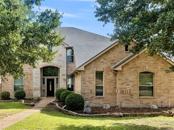 1301 Lakebreeze Dr, Garland, TX 75043
