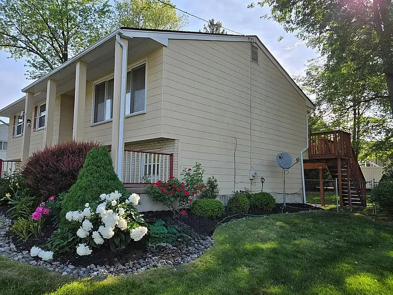 11 Knollwood Dr — Photo 3