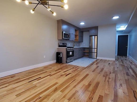 3rd image of 14 Ivy Pl #1