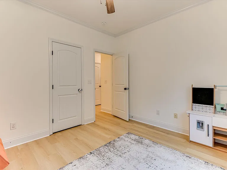 259 Wentworth Pl — Photo 23