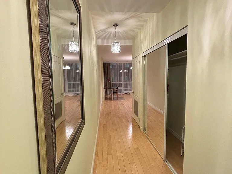 263 Wellington St W #905 — Photo 5