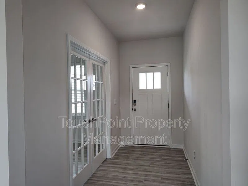 5 bed, 3.0 bath, 2511 sqft, $2,325 — Photo 2