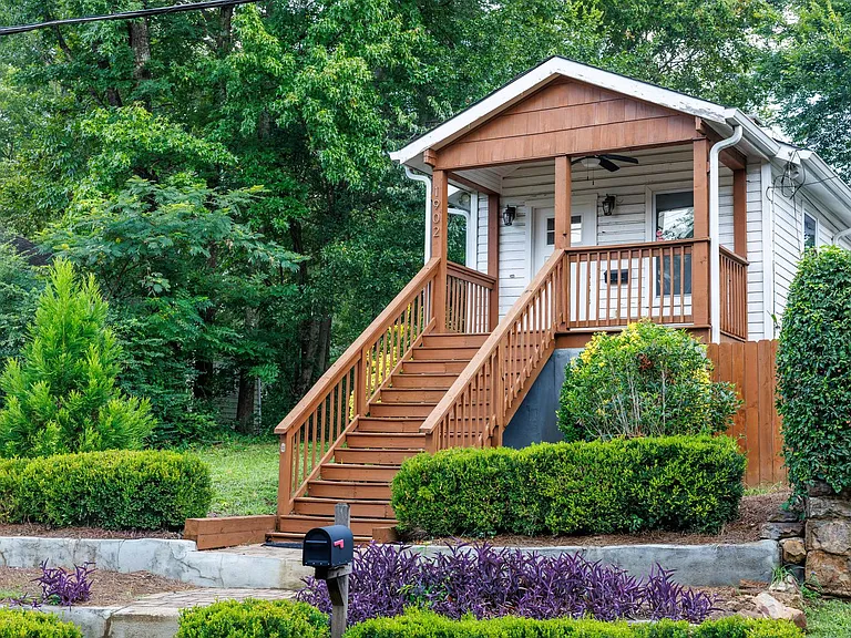 1902 26th Ave S — Photo 4