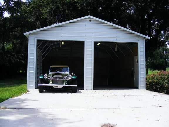 Extra garage / shop in back
