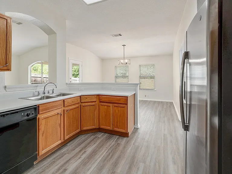 9724 Copper Creek Dr — Photo 12