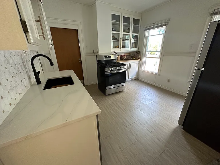 Kitchen - Angle 5