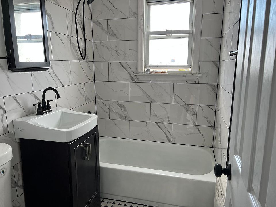 1st image of 830 E Broadway #2O6