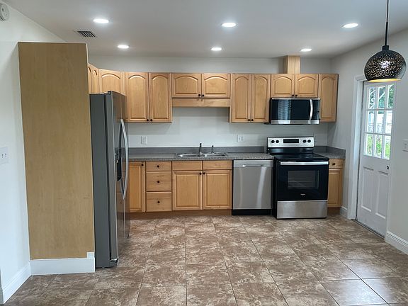 4th image of 3562 Yardley Ave N