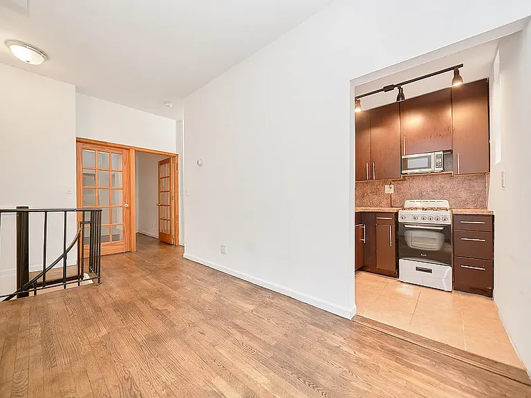 514 W 48th St #1A — Photo 4