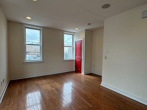 5th image of 1617 W Montgomery Ave #2