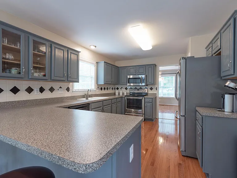 5121 Lippingham Ln — Photo 29