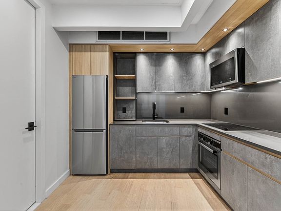 4th image of 151 Carlton Ave #3F