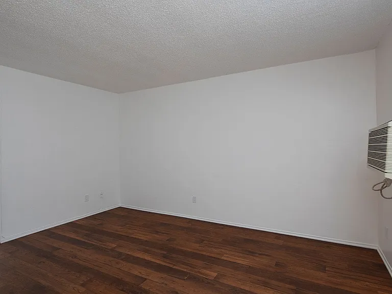 Aztec Pacific Apartments — Photo 5