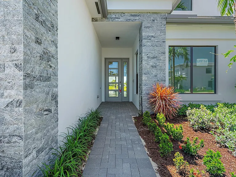 20471 Southernwood Ave — Photo 6