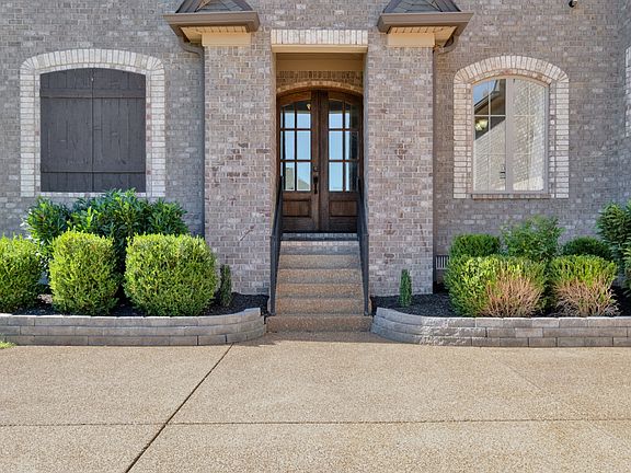 3rd image of 321 Crooked Creek Ln