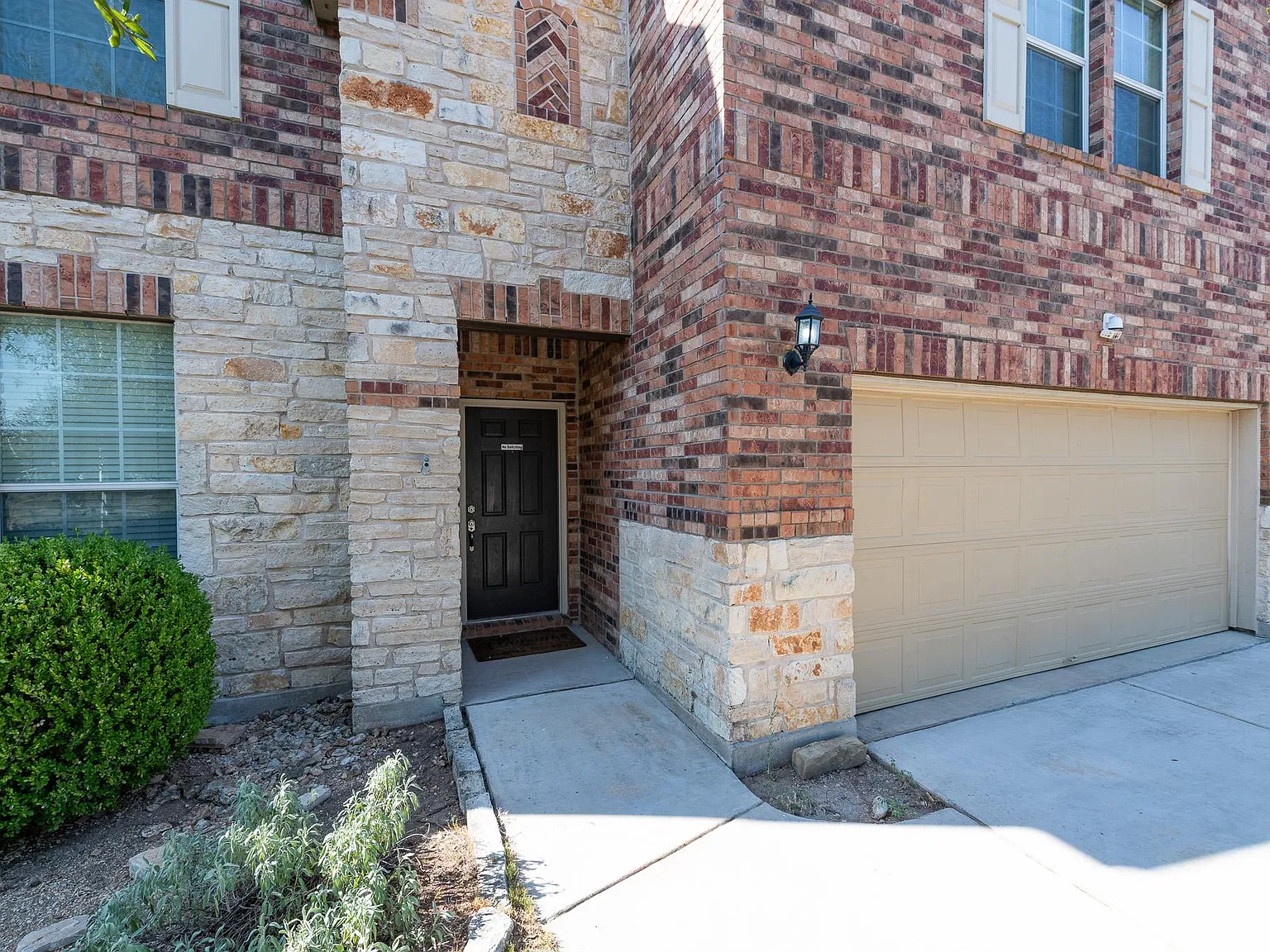 4 bed, 2.5 bath, 2791 sqft, $2,295 — Photo 4