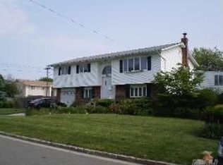 12 Brewster Rd W, Massapequa, NY 11758