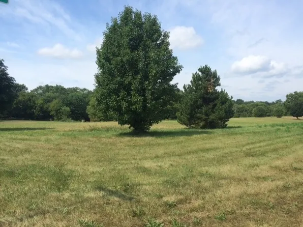 42 Highland Estates Rd, Spring Grove, IL 60081