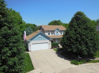 5 Harvard Ct, South Elgin, IL 60177