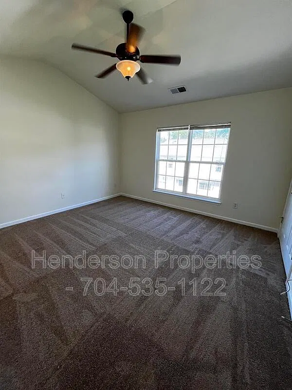 2 bed, 1.5 bath, 1517 sqft, $1,725 — Photo 4
