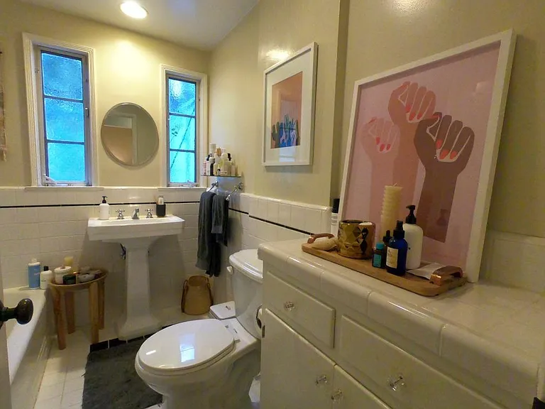 2285 N Beachwood Dr #6 — Photo 14
