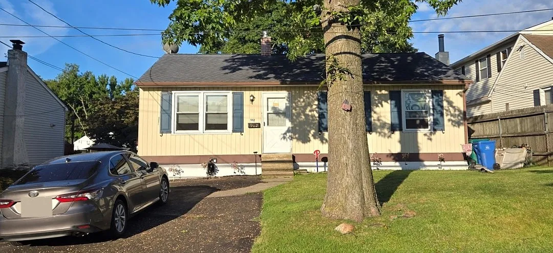 902 Excelsior Ave photo 1