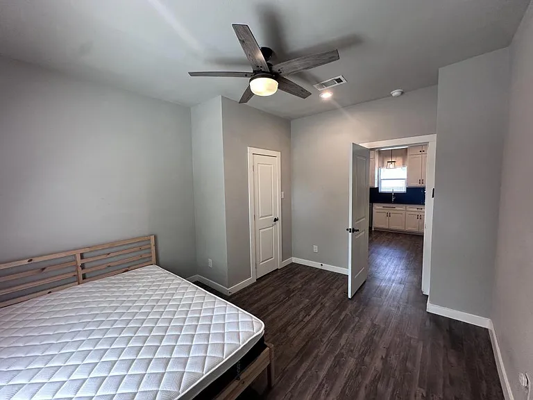 2903 Carpenter Ave — Photo 16