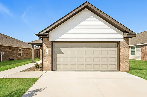 2204 Rosewood Ln Photo 1