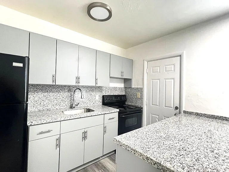 1545 NW 8th Ave — Photo 5