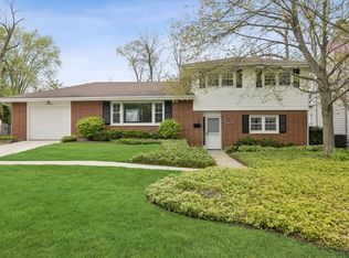 619 Rockland Ave, Lake Bluff, IL 60044