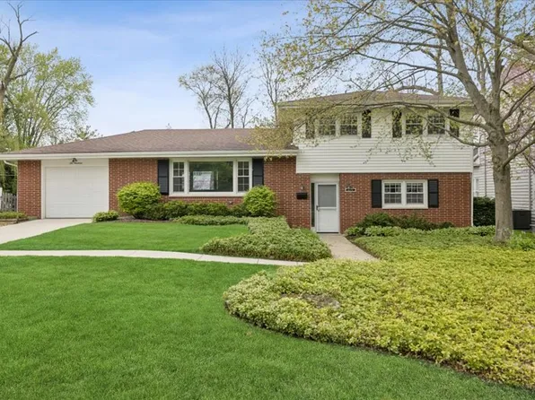 619 Rockland Ave, Lake Bluff, IL 60044