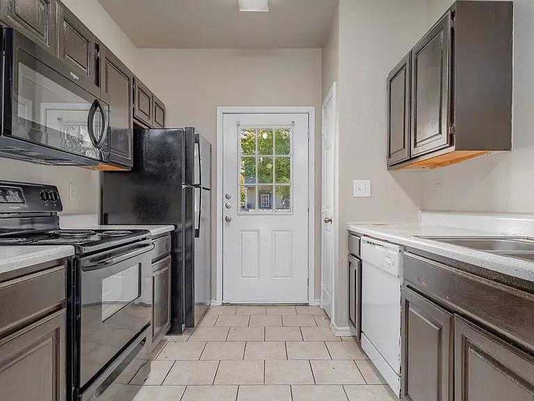 Houston Street Townhomes — Photo 17