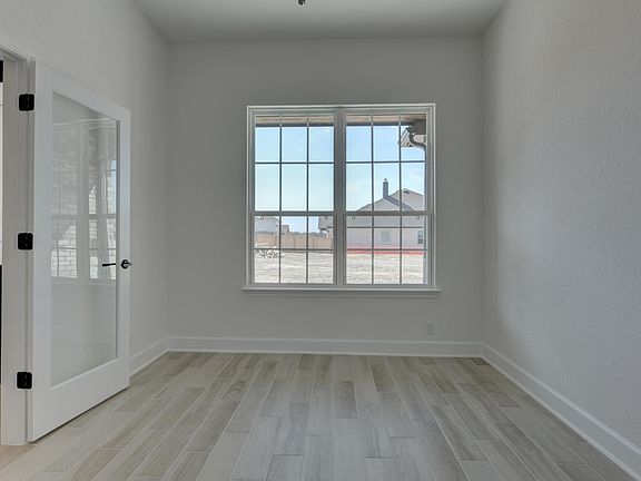 Megan s Landing - Carmen Interior Image 3