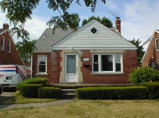 21192 Country Club Dr, Harper Woods, MI 48225