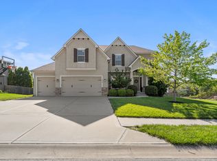1324 NE Country Ln, Lees Summit, MO 64086