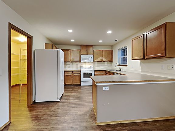 3rd image of 20532 197th Ave E