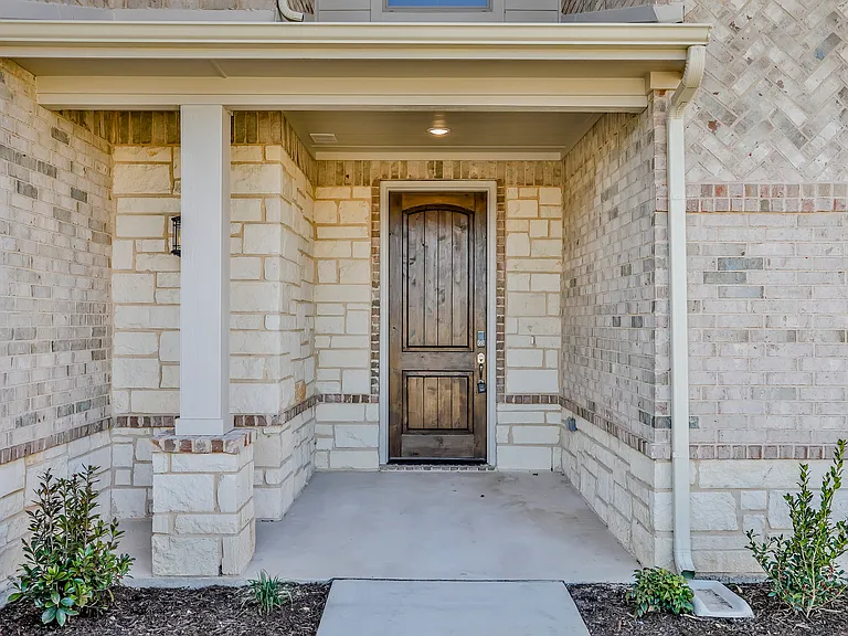 101 Gardenia Dr — Photo 2