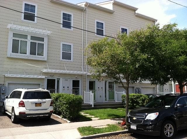 1st image of 206 Beach Breeze Ln