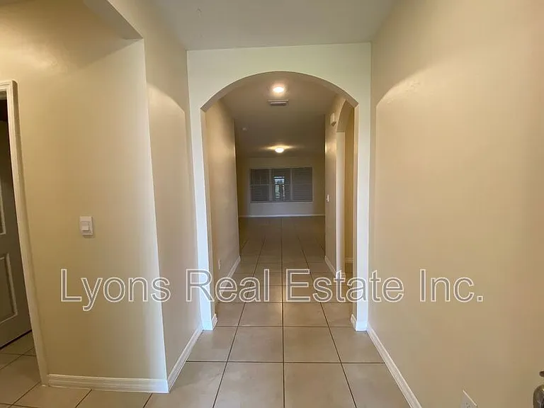 111 NW 9th St — Photo 4