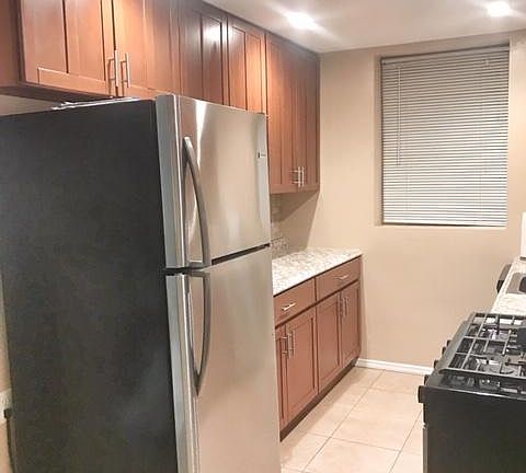 4th image of 378 Valley St APT C1