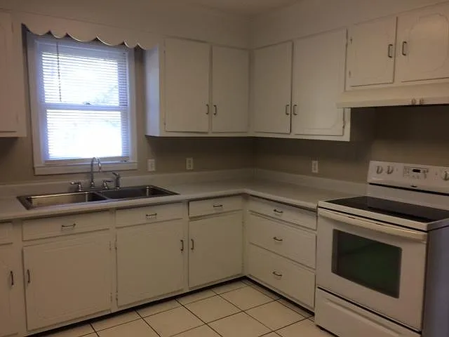 937 Vonier Rd — Photo 12