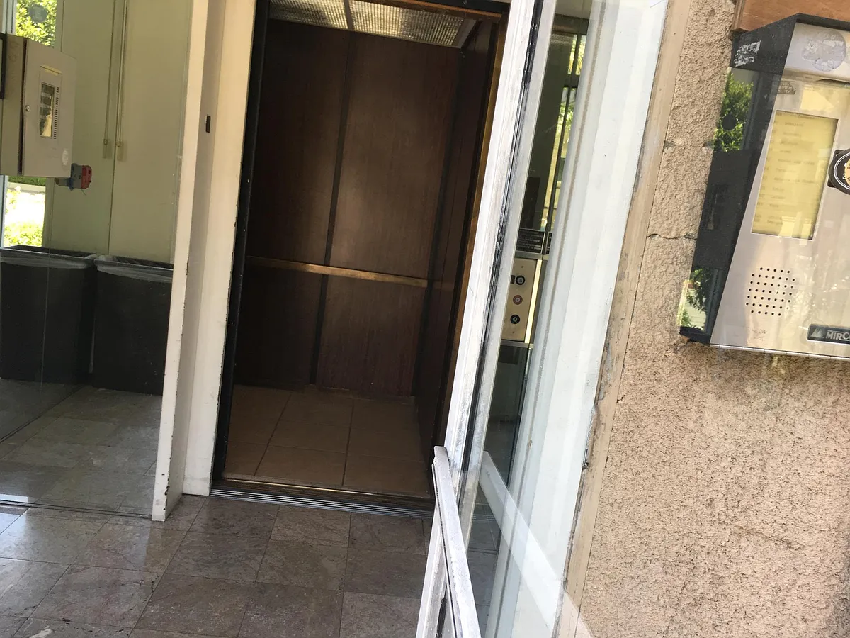 Elevator! - 1205 S Shenandoah St #103