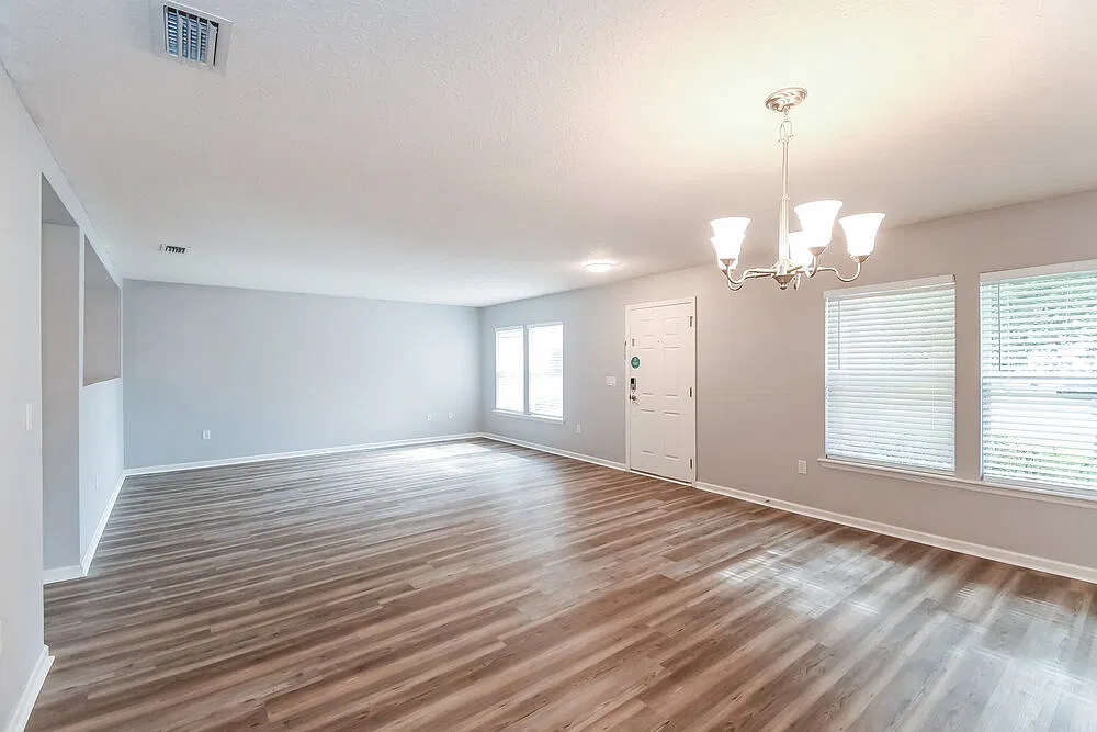 3 bed, 2.0 bath, 2307 sqft, $2,225 — Photo 4