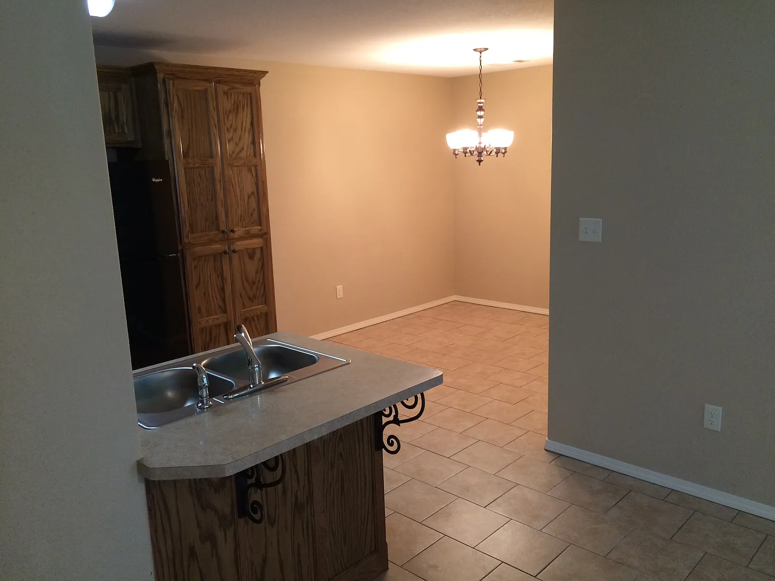 3 bed, 1350 sqft, $1,350 — Photo 3