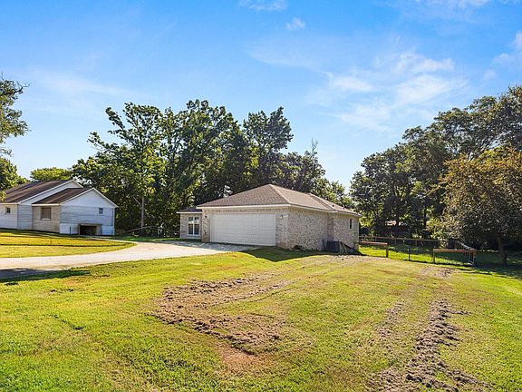 3rd image of 30 Ledrick Cir