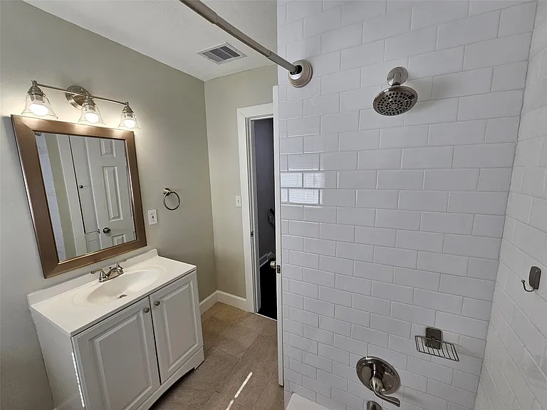 3332 Blodgett St — Photo 10